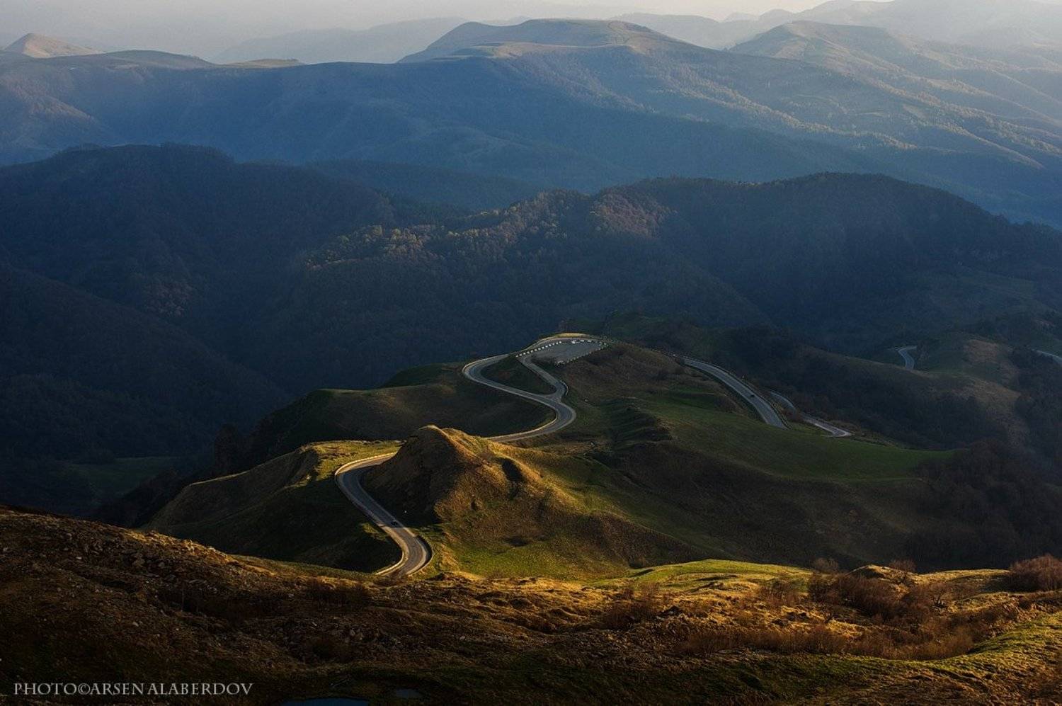 верхняя мара, вечер, горы, долина, дорога, закат, карачаево-черкесия, свет, северный кавказ, серпантин, ущелье, хребты, Арсен Алабердов
