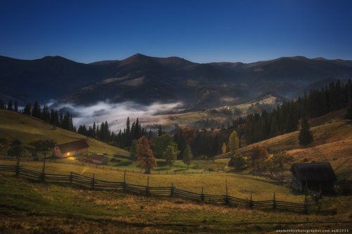 Карпаты. Лунное утро в селе Дземброня