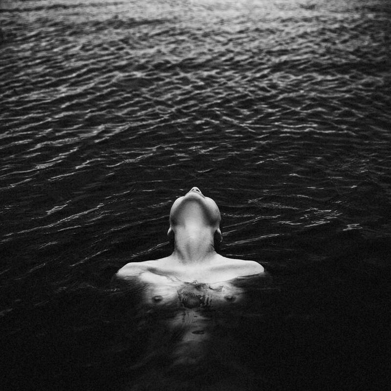 woman, portrait, art, nude, conceptual The surface reflects. The depths reveal. фото превью