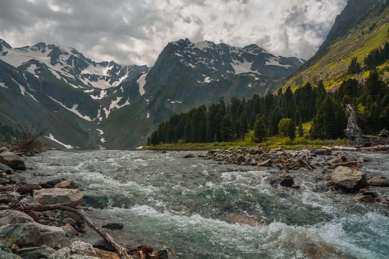 россия, горный алтай, озеро в горах, исток реки Начало реки фото превью