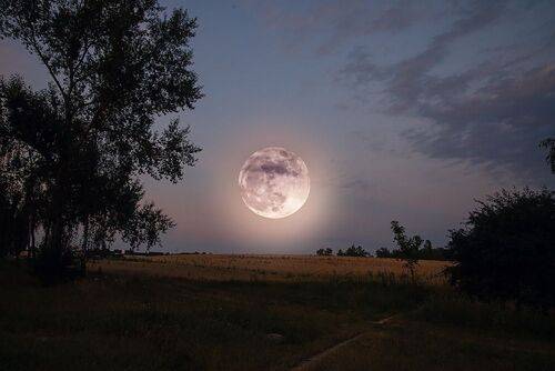 Клубничная луна