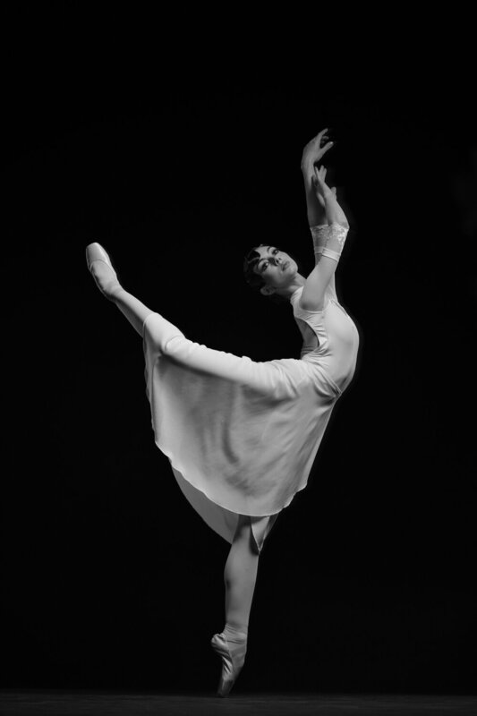 ballet, attitude, фотограф балета, балетный фотограф, фотограф санкт-петербург, ленинградский фотограф, портретный фотограф, портрет балерины Attitude of Bolshoi Theatre soloist Ulyana Moksheva фото превью