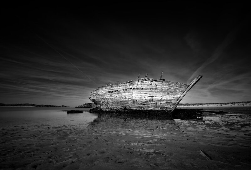 landscape, documentary, ship, boat, ireland, donegal, shipwreck, bw, beach, ocean, sea Friend of the Sea фото превью
