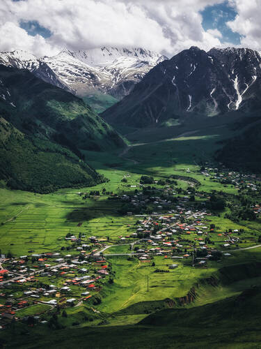 Село, где горы смотрят в окна 