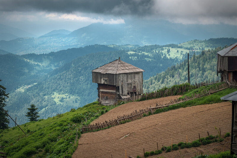 hut, house, adjara, goderdzi, mountains, summer, high, landscape, scenery, travel, outdoors, georgia, sakartvelo, caucasus, fujifilm, chizh Georgian Summer Hut In Mountains фото превью