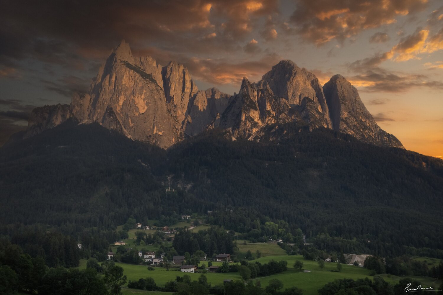 View of the Schlern peaks in the sunset light. Автор: Roman Bevzenko dolomites, schlern, mountains, Roman Bevzenko