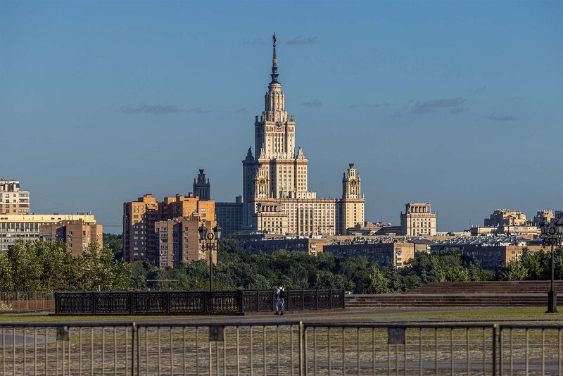 мгу, поклонная гора, москва Вид на главное здание МГУ с Поклонной горы фото превью