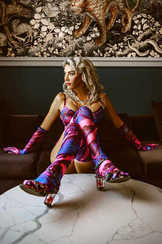 woman, portrait, glamour Wear the art. Become the statement фото превью