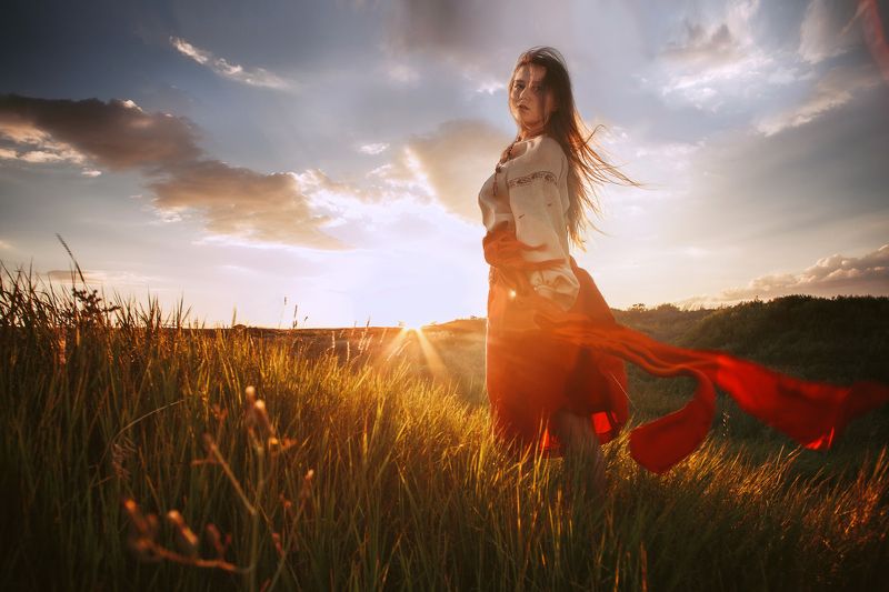 девушка,портрет,красивая,привлекательная.милая,естественная,природа,трава,зелень Славянка фото превью