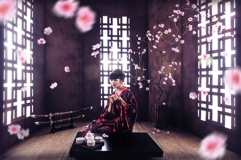 Япония, декорации, катана, чай, сакура,импульсный свет, ретушь,красивая девушка, окно, утро. Япония фото превью