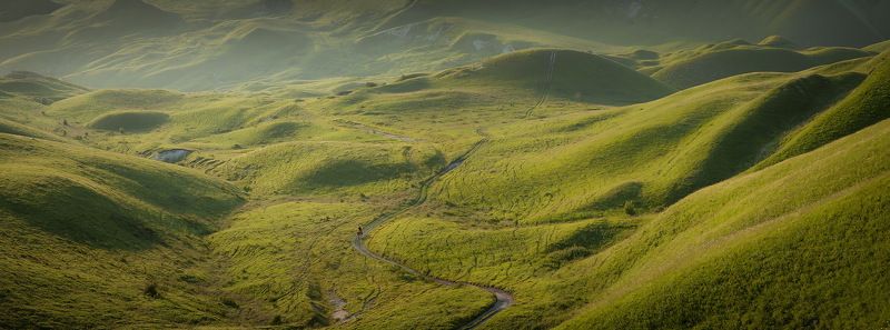 sunset, green, grass, hills, landscape По зеленым холмам фото превью