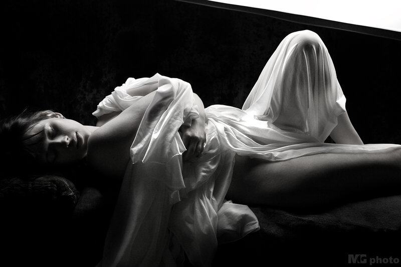 In and without white clothes #01 фото превью