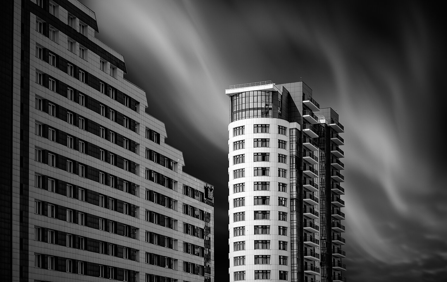 чб, черно-белое, город, архитектура, здание, облака, небо, выдержка, пейзаж, адмирал, метрополь, фасад, красноярск, Антипов Дмитрий