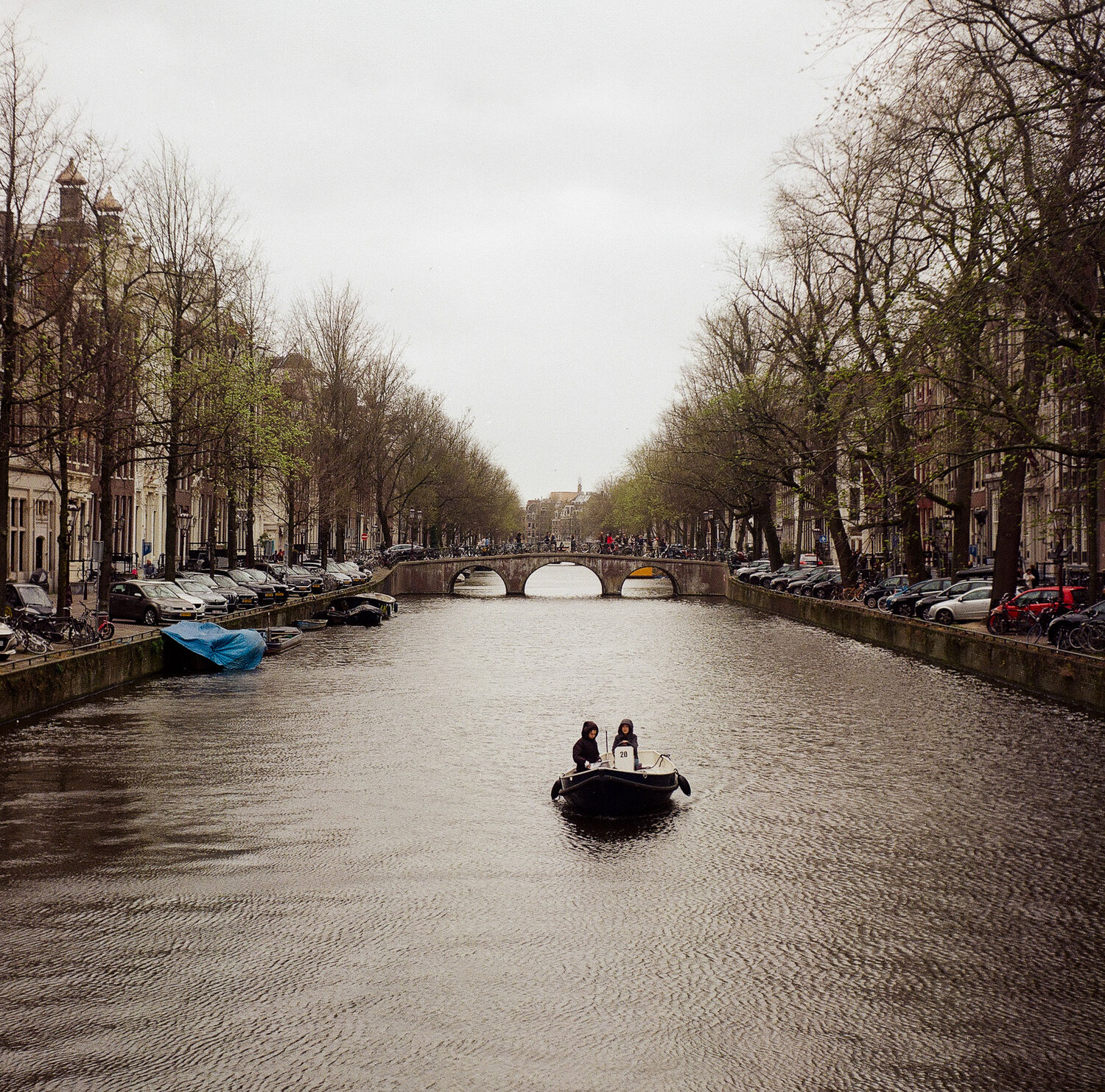 amsterdam, canal, boat, rowboat, water, urban, city, architecture, trees, winter, overcast, gray, symmetry, perspective, travel, Rozman Erik