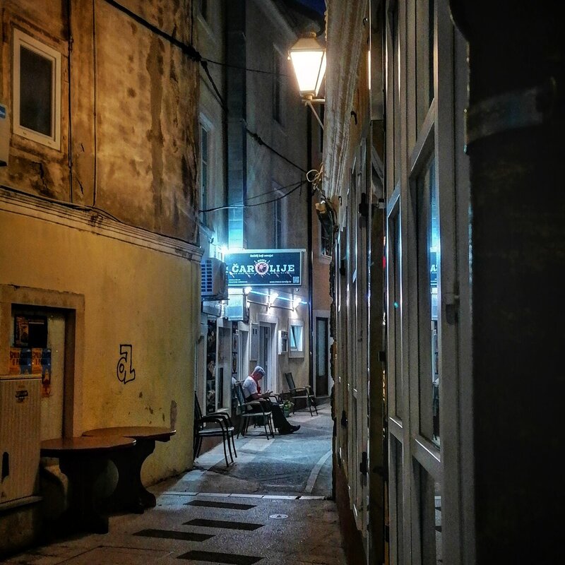 Night shift фото превью
