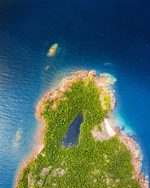canada, ontario, lakesuperior, peninsula, island, lake, beach, hidden, isolated, secluded, away, secret, hiddengem, aerial, drone, landscape, shore, wild, rugged, water, watersurface, forest, floral, nature, natural, rocky, shoreline, explorecanada, dream Hidden away фото превью