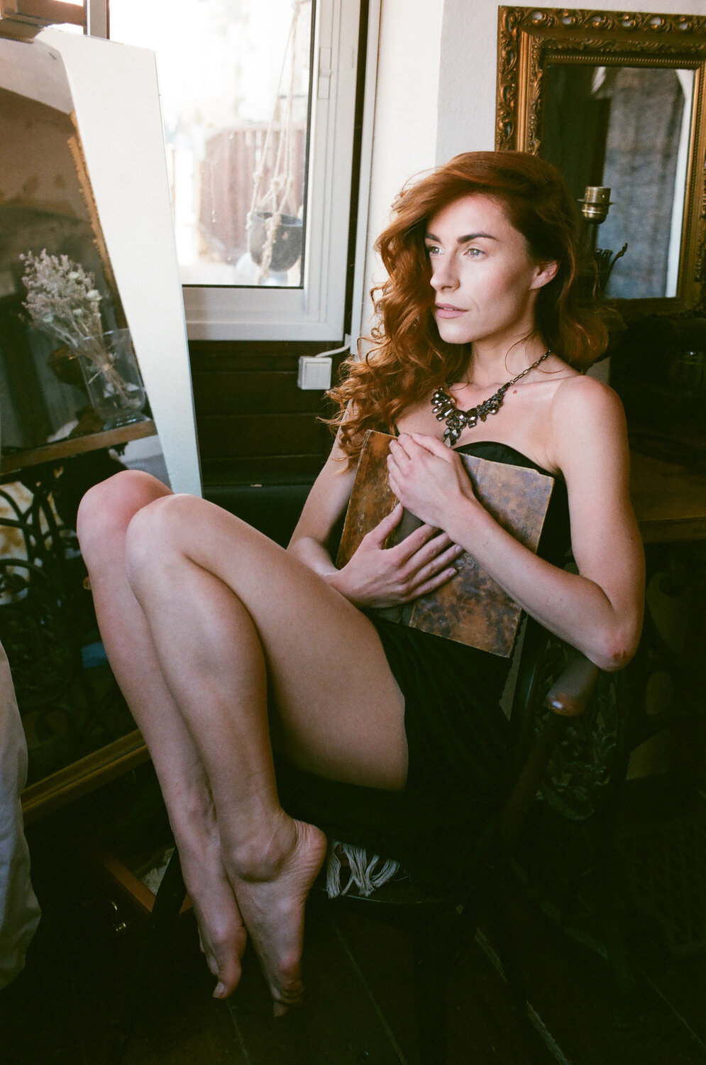 The Poet\'s Quiet Reverie in Morning Light (IW. 12). Автор: Rozman Erik portrait, woman, indoor, natural, light, window, contemplative, elegant, artistic, intimate, redhead, curls, necklace, jewelry, lace, Rozman Erik