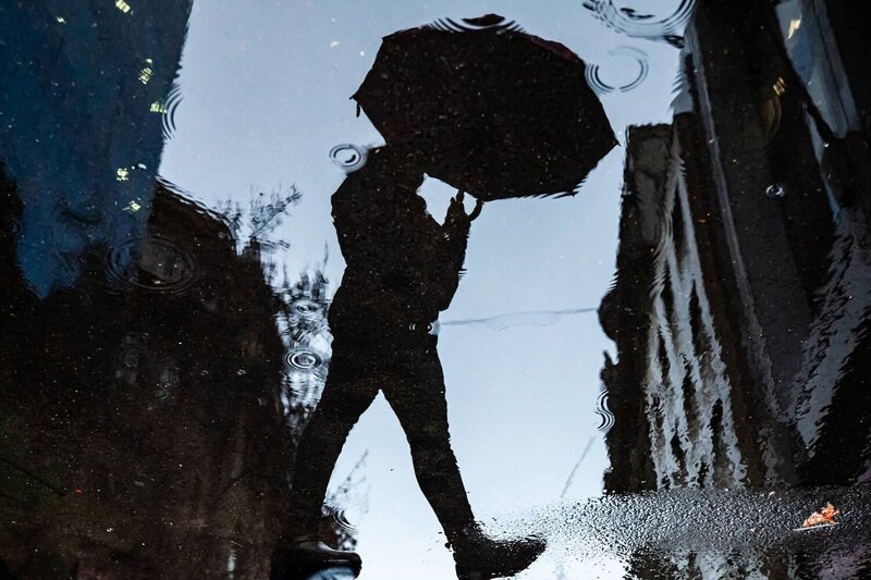 streetphotography, street photography, streetphoto, street photo, bastián cifuentes araya, periodistafurioso, periodista furioso, bastian cifuentes araya, paraguas, rain, lluvia, umbrella REFLEJOS DEL INVIERNO фото превью