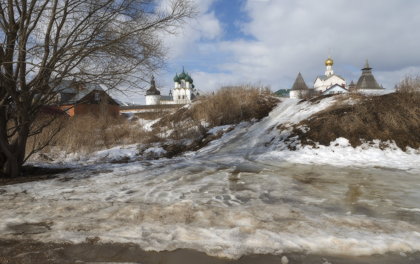Ростов Великий - город контрастов. Автор: Анатолий Фомин ростов, Анатолий Фомин