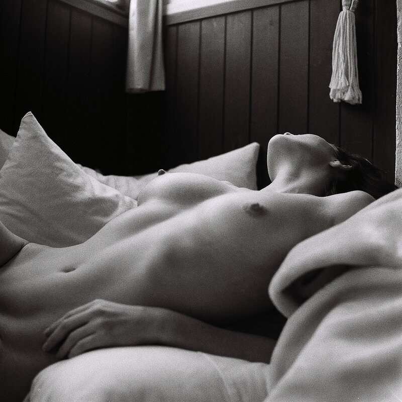 nude, fineart, blackandwhite, monochrome, bedroom, natural, light, shadow, figure, body, artistic, intimate, contrast, sensual, sculpture Study in Natural Light (Sienna 59) фото превью