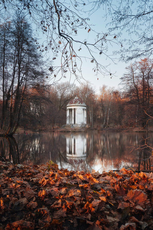 ротонда, осень, парк Ротонда в заброшенном парке фото превью