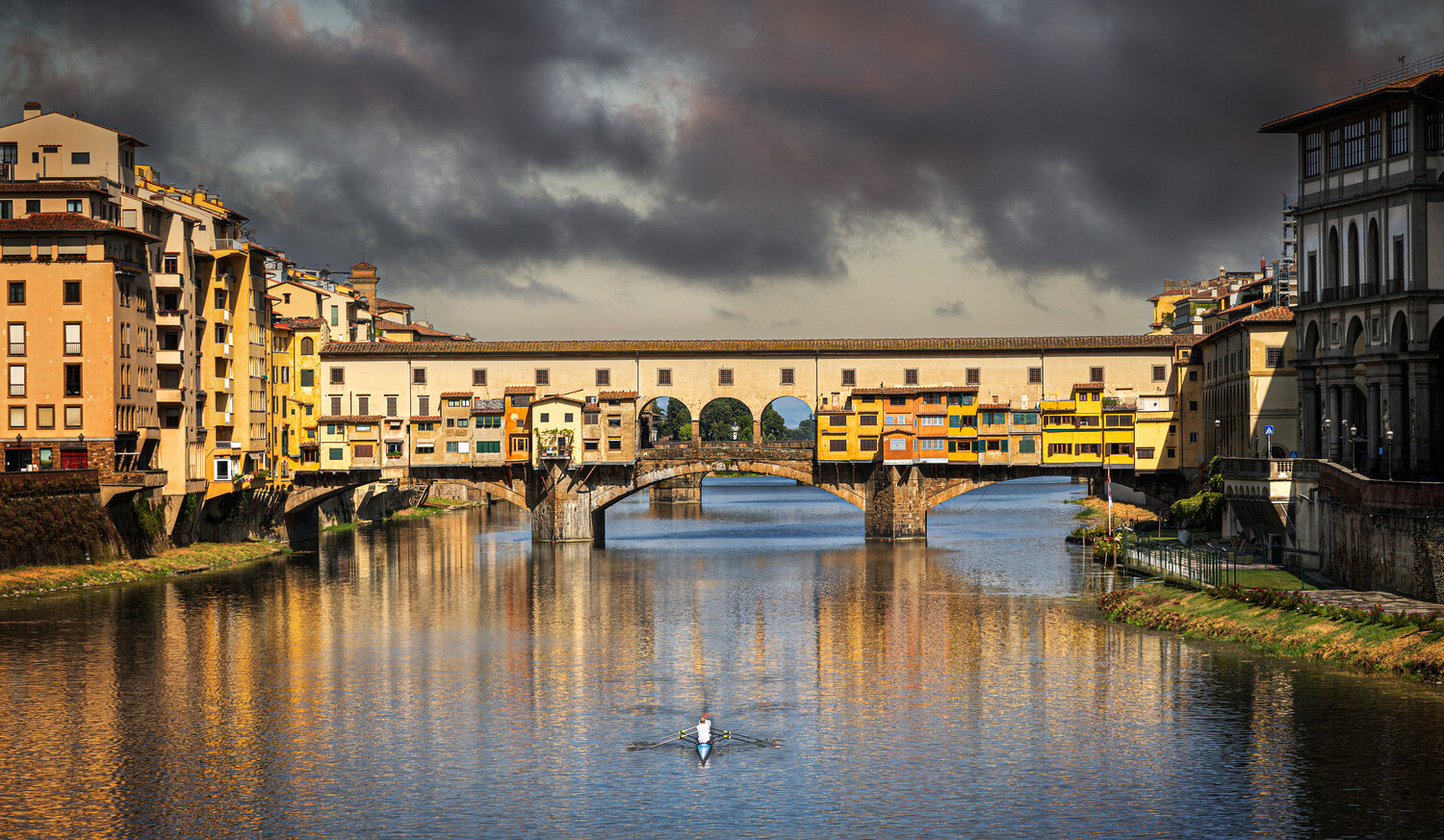 Ponte Vecchio at dawn. Автор: Leach Eddie Landscape, Florence, Italy, Leach Eddie