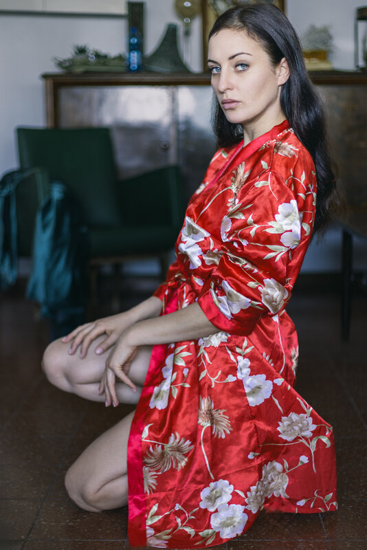 Red Silk, Quiet Gaze (NI. 53) фото превью