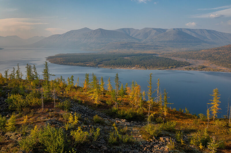 Притягательный пейзаж Плато Путорана. фото превью