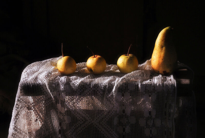натюрморт, минимализм, лето, груши, still life, pears, minimalistic, summer Грушевый ряд. Вечернее построение. фото превью