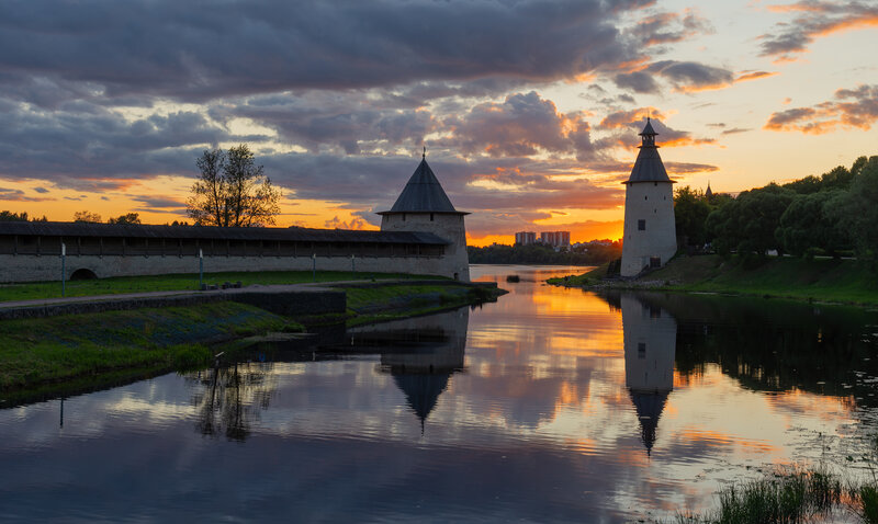 Закат над Псковским кремлем фото превью