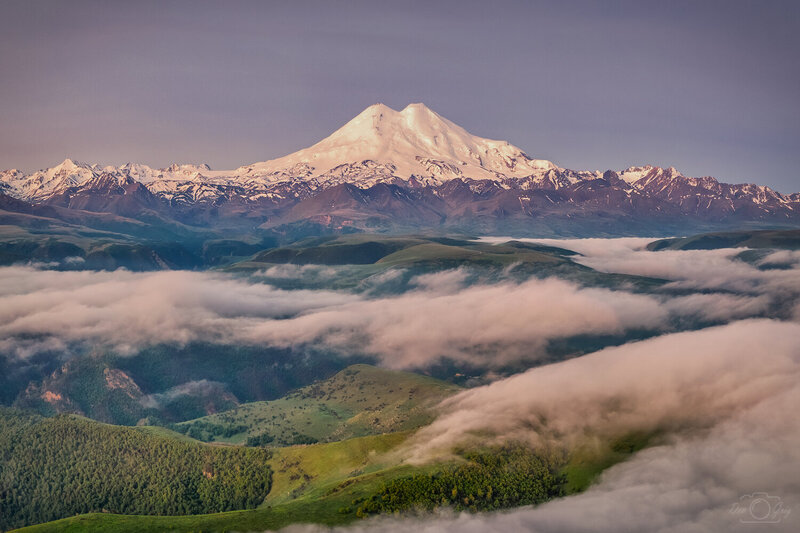 Великан над облаками фото превью