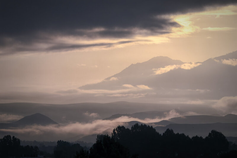 sunrise, mountains, akhaltsikhe, haze, morning, clouds, trees, weather, landscape, scenery, travel, outdoors, caucasus, sakartvelo, georgia, chizh Akhaltsikhe Sunrise фото превью