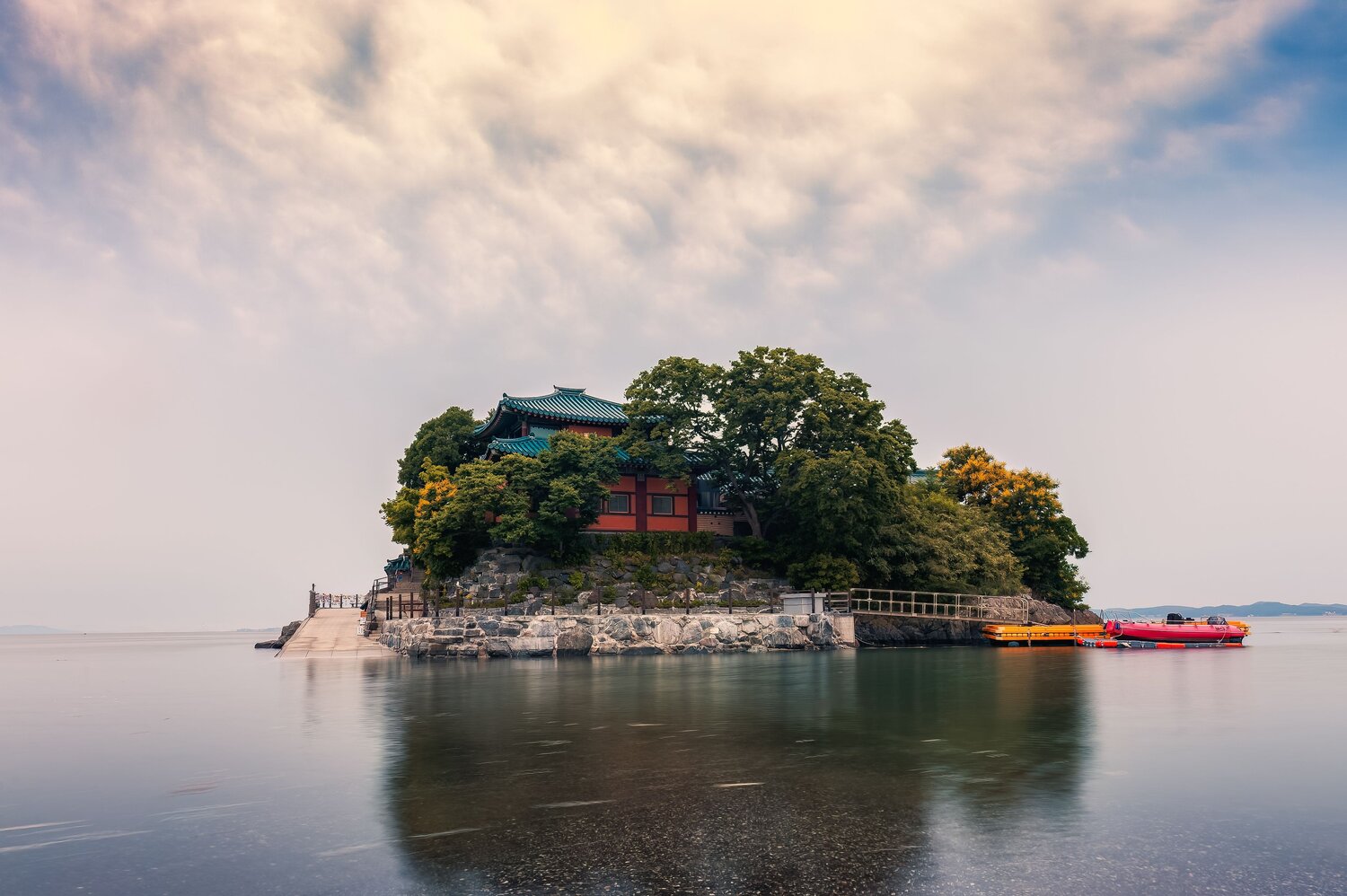In the calm sea. Автор: 윤 민재 Scenery, sea, coast, tranquil, temple, 윤 민재