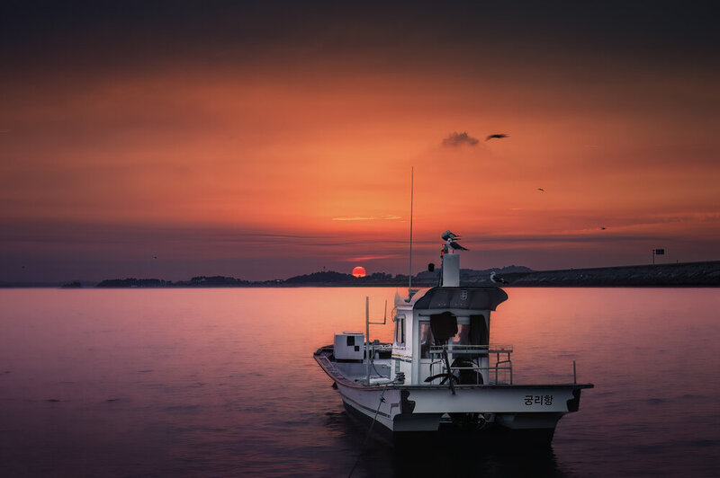Scenery, sea, sunset, fishing boat, passionate, beautiful, romantic, natural attraction Departing with a wish фото превью