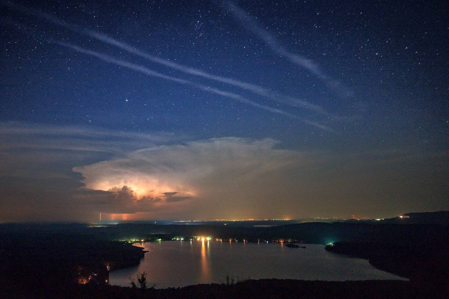 персеид, млечный путь, гороза, молнии, ночной пейзаж, ночь, огни, природа, пейзаж, озеро, вода, пруд, река, скала, камни, камень, шихан, урал, южный урал, аракуль, звезды, небо, метеор, лес, Сергей Гарифуллин