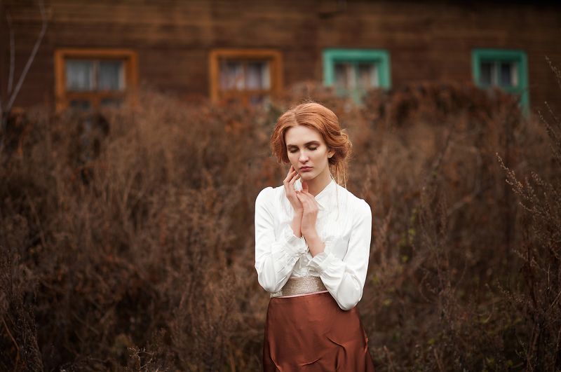 девушка, окна, деревня, осень, красота Окна фото превью