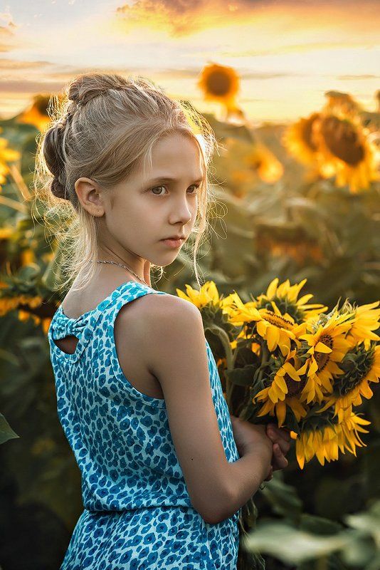 85мм, Девочка, Закат, Подсолнухи, Поле, Цветы sunflowers фото превью