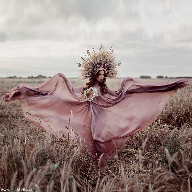 поле, пшеница, рожь, кокошник, девушка, красиво, платье, модель. лето, закат, колоски,  В поле. фото превью