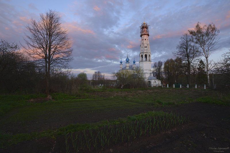 Ивановская область, Храм, Закат, Май, Весенний закат, Весна, Сельский пейзаж Майский закат над приходом Святого Леонтия фото превью