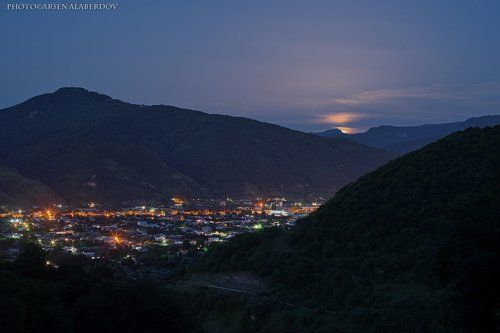 ВОСХОД ЛУНЫ НАД КАРАЧАЕВСКОМ