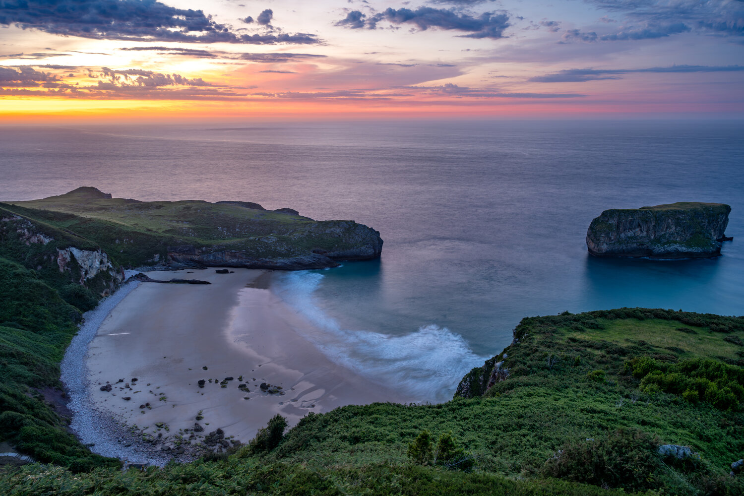 Пляж Андрин: 8 секунд предзакатной тишины. Автор: Tikhomirov Valery andrin, llanes, asturias, nikon z7ii, longexposure, seascapephotography, nikonphotography, sunsetlovers, northofspain, Tikhomirov Valery