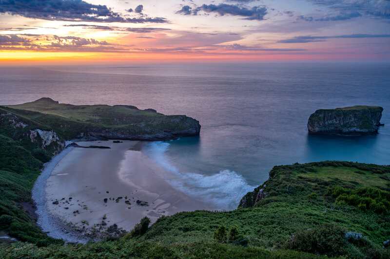 andrin, llanes, asturias, nikon z7ii, longexposure, seascapephotography, nikonphotography, sunsetlovers, northofspain Пляж Андрин: 8 секунд предзакатной тишины фото превью