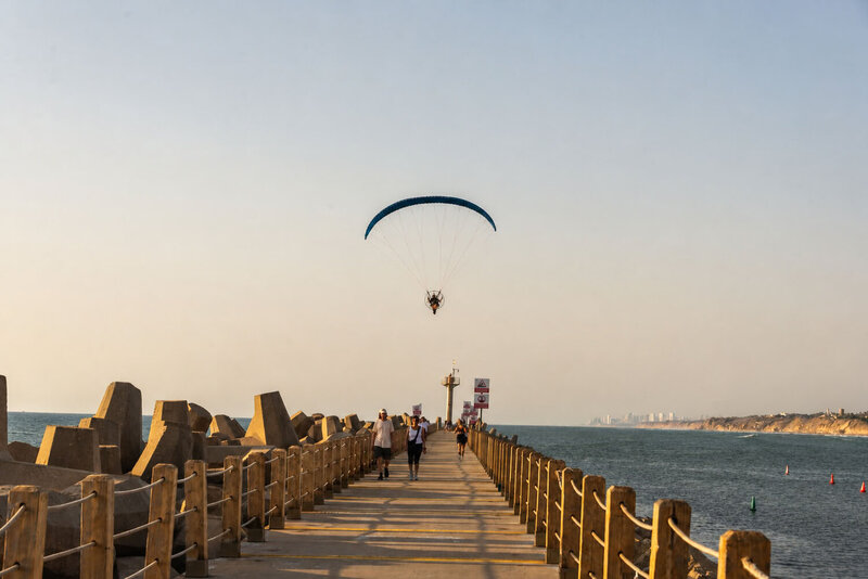 Прогулки вдоль моря фото превью