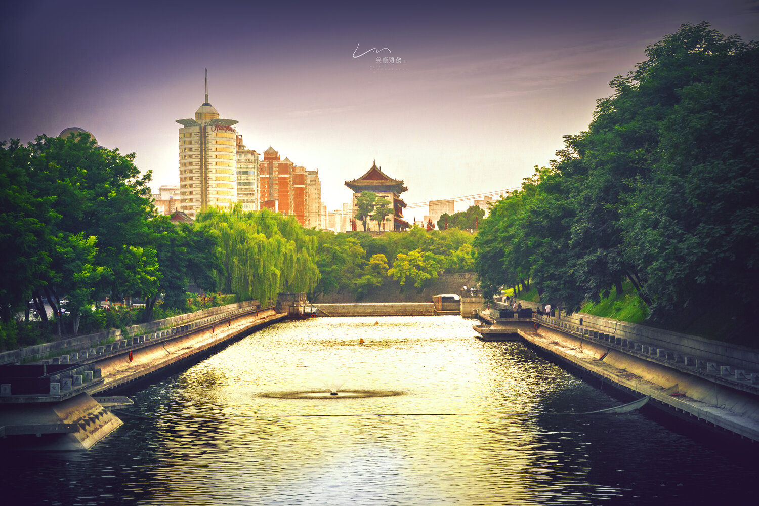 浓夏护城河 Ⅶ. Автор: 吴 微雨墨烟鸿 浓夏护城河, ⅶ, 吴 微雨墨烟鸿