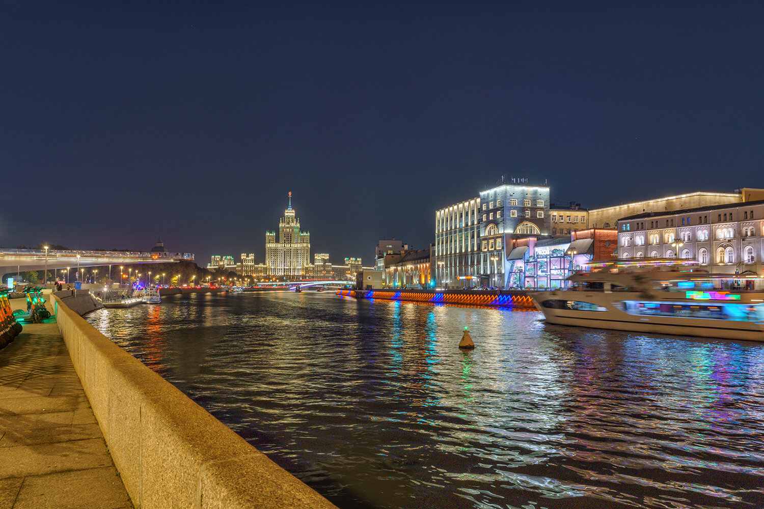 Россия, Москва, вечер, река, архитектура, теплоход, Лариса Дука