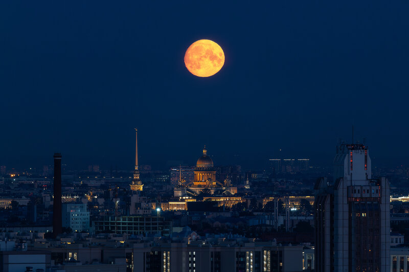 Луна над Исаакиевским собором фото превью