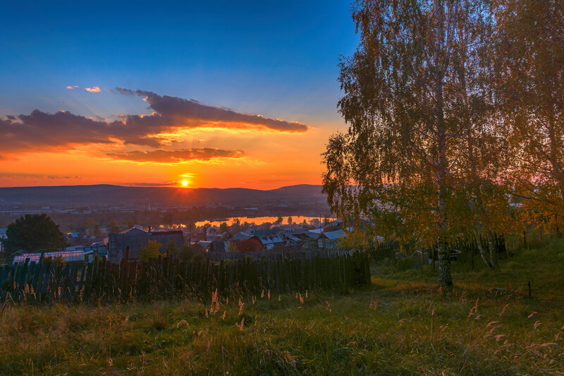 Закат над поселком фото превью