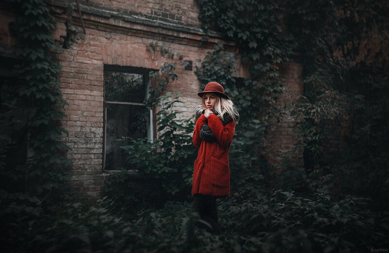 portrait, woman portrait, cinematic Красная шапочка. фото превью
