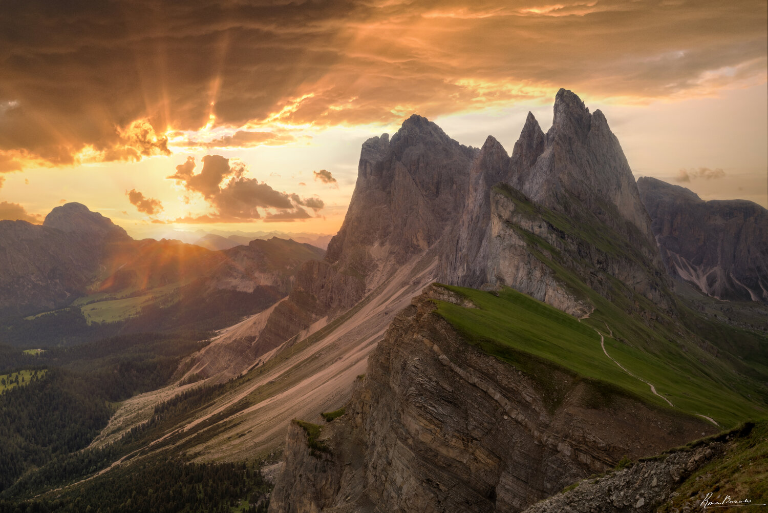 Sunrise at Seceda. Автор: Roman Bevzenko seceda, dolomites, italy, Roman Bevzenko