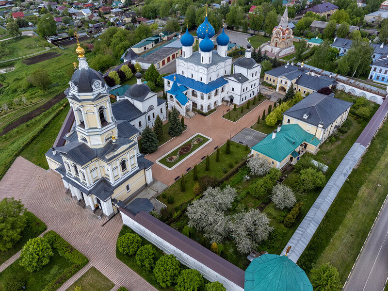 Россия, Серпухов, монастырь, Высоцкий, религия, архитектура, аэросъемка Высоцкий монастырь в Серпухове фото превью